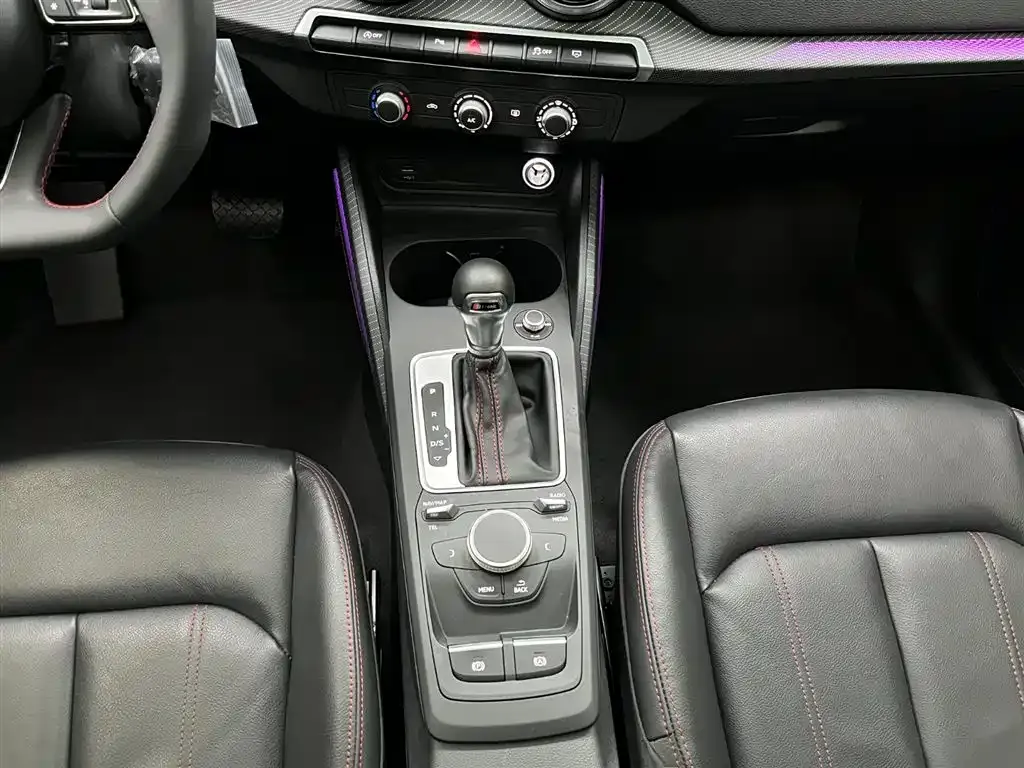 Audi Q2L 2023 из CN, фото 5