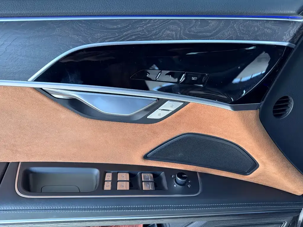 Audi A8 2024 из CN, фото 6