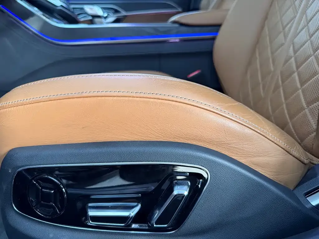 Audi A8 2024 из CN, фото 8