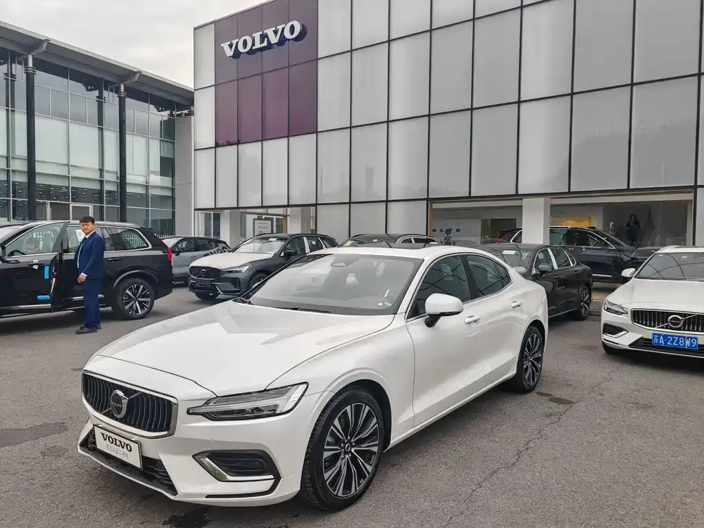 Volvo S60 2025 из CN, фото 1
