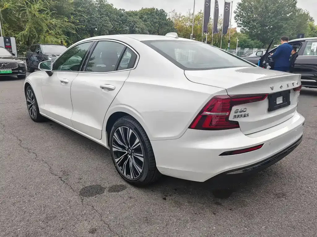 Volvo S60 2025 из CN, фото 10