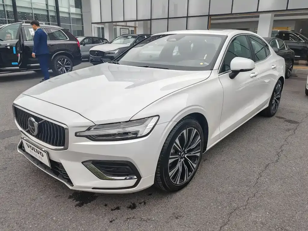 Volvo S60 2025 из CN, фото 2