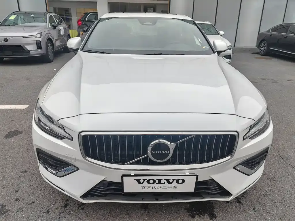Volvo S60 2025 из CN, фото 3
