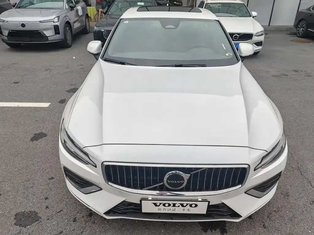 Volvo S60 2025 из CN, фото 4