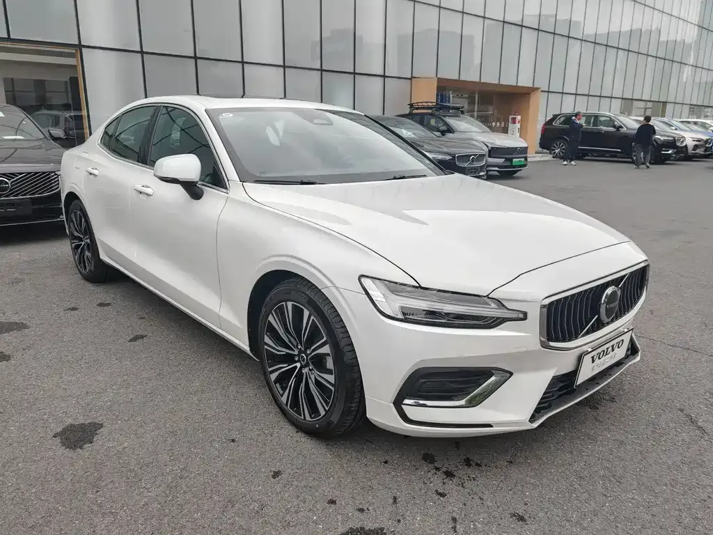 Volvo S60 2025 из CN, фото 5