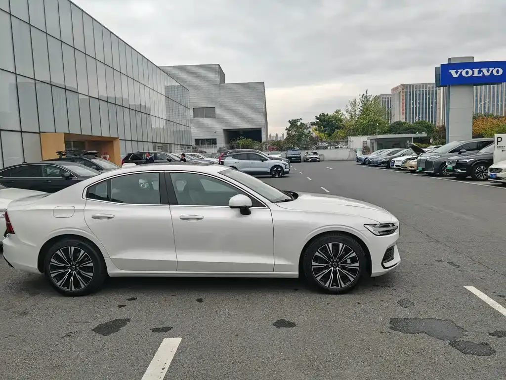 Volvo S60 2025 из CN, фото 6