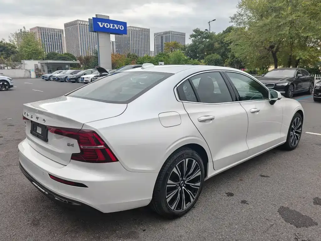 Volvo S60 2025 из CN, фото 7