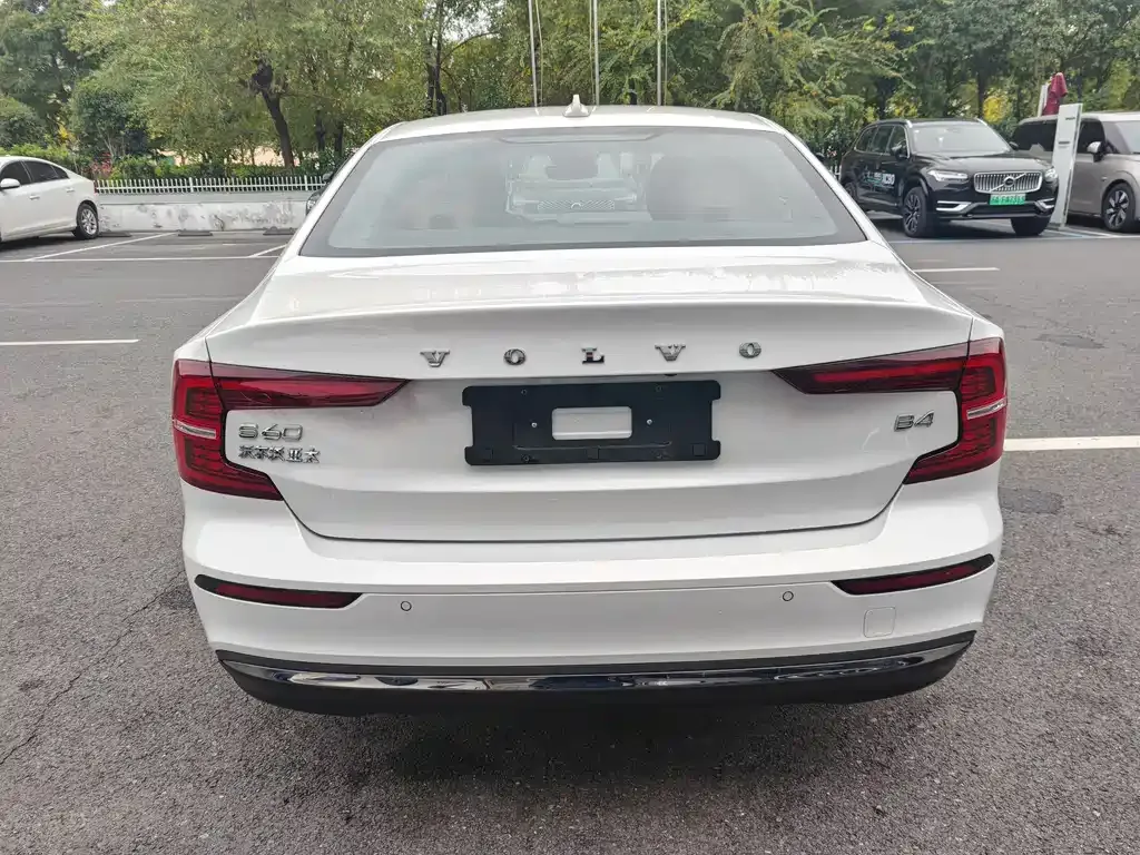 Volvo S60 2025 из CN, фото 8
