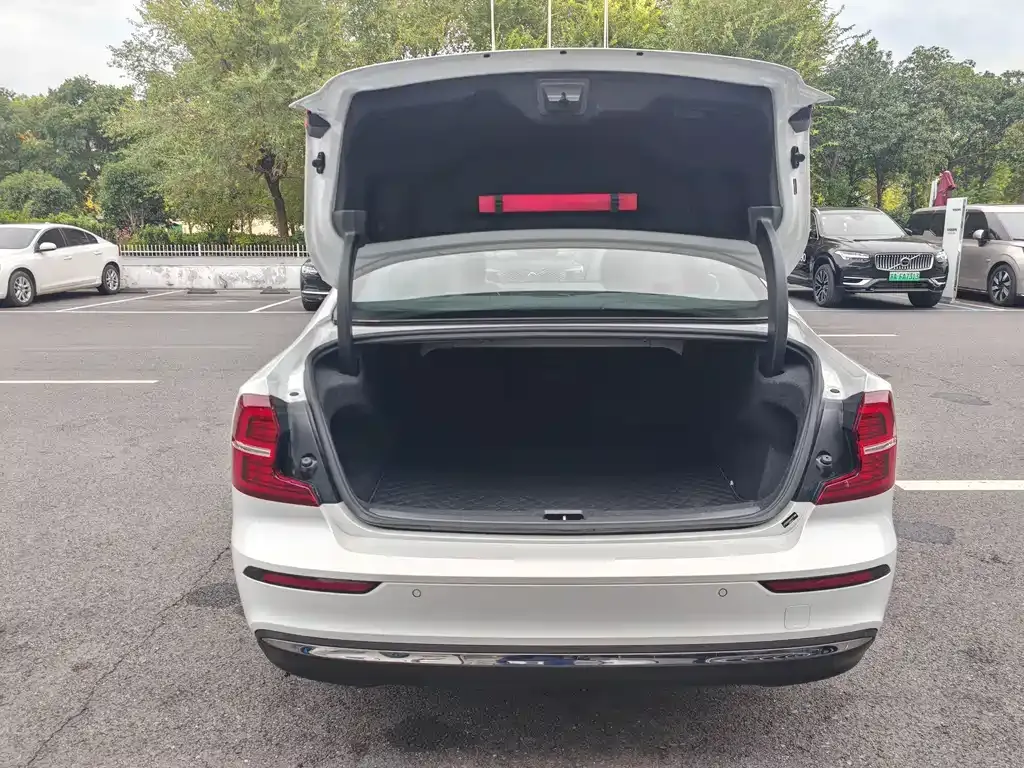 Volvo S60 2025 из CN, фото 9