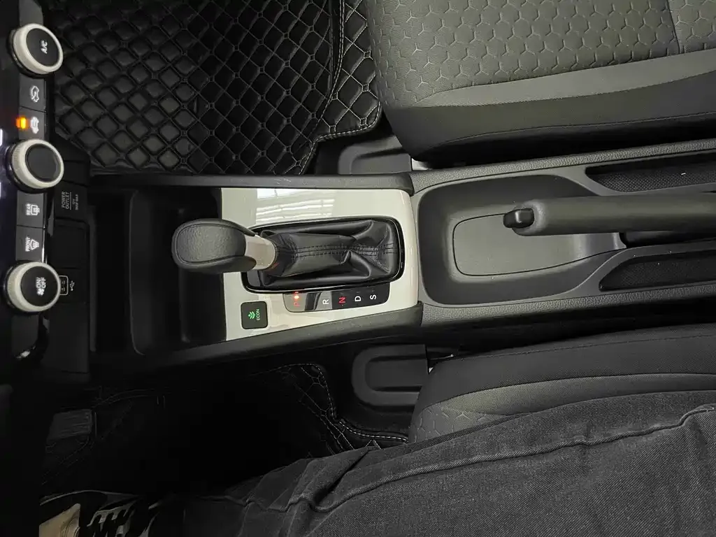 Honda Fit — фото 10