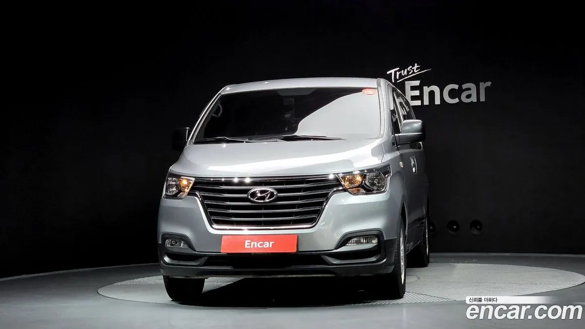 Hyundai Starex — фото 3
