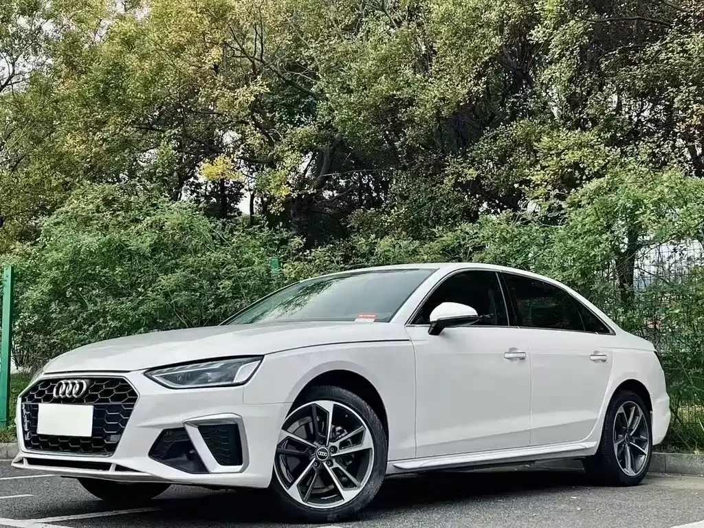 Audi A4L 2022 из CN, фото 1
