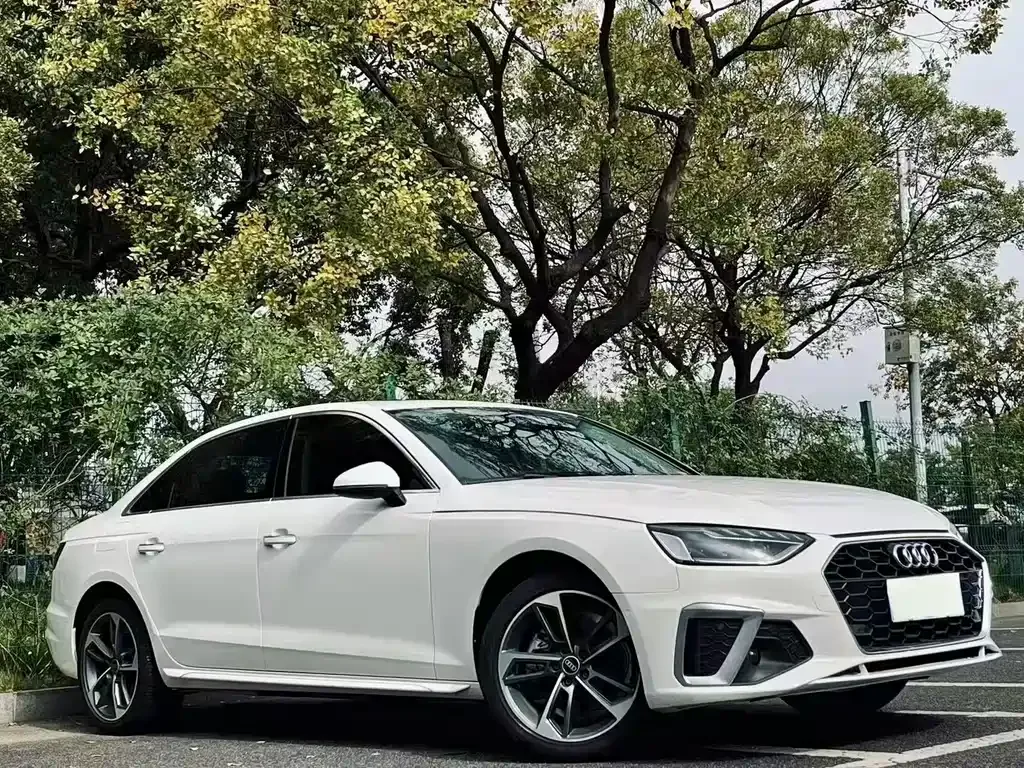 Audi A4L 2022 из CN, фото 3
