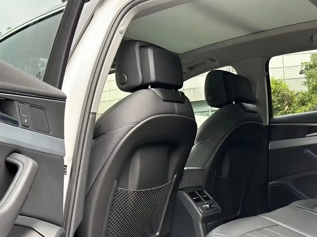 Audi A4L 2022 из CN, фото 6