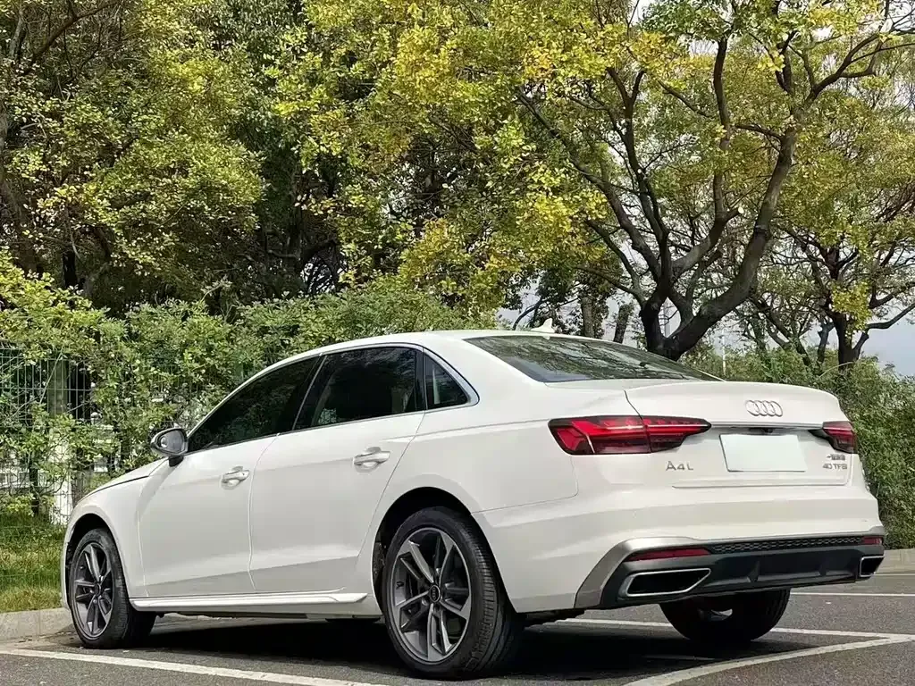 Audi A4L 2022 из CN, фото 7