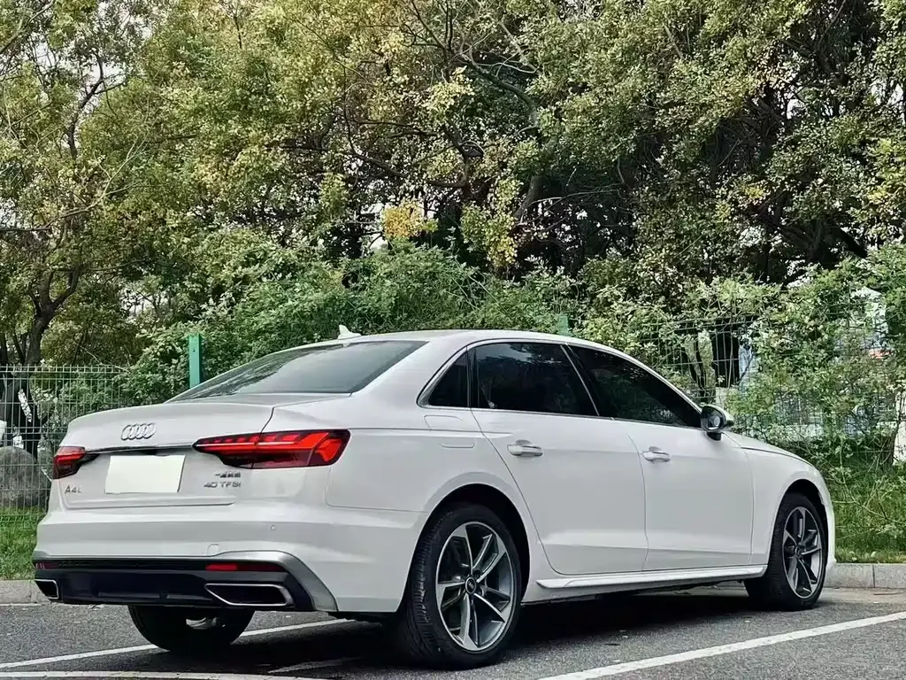 Audi A4L 2022 из CN, фото 9
