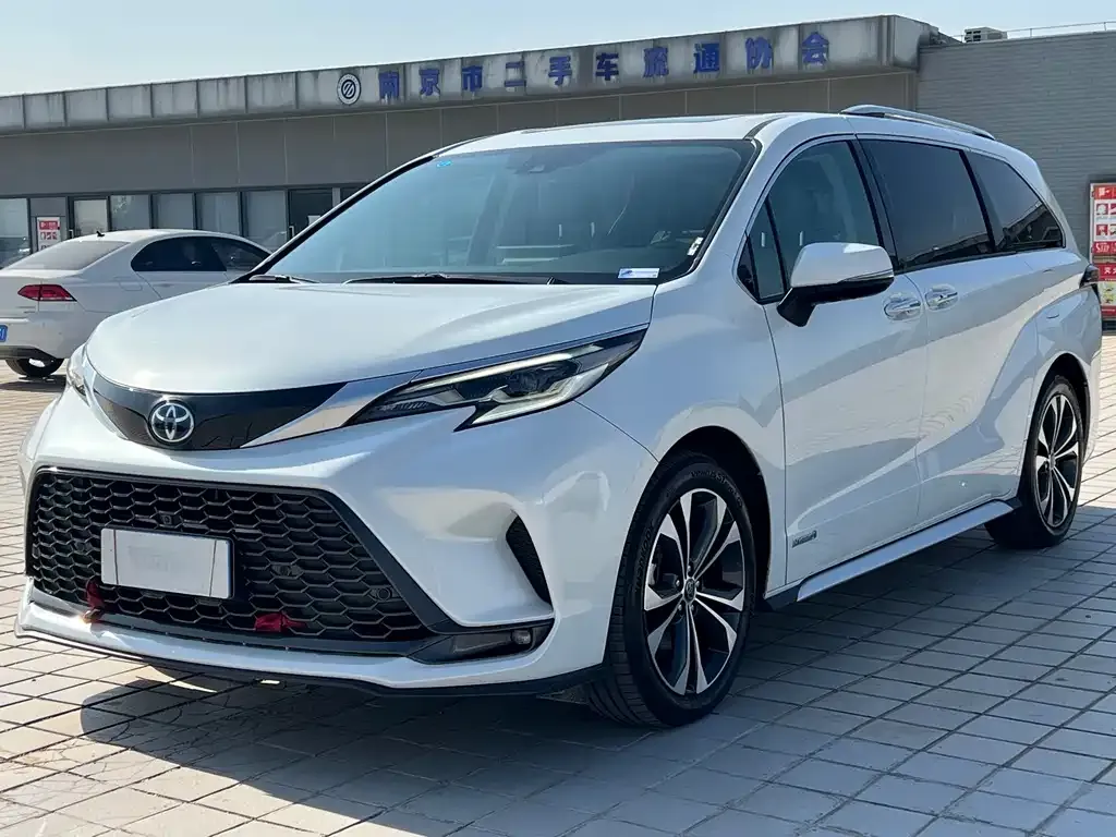 Toyota Granvia 2024 из CN, фото 1