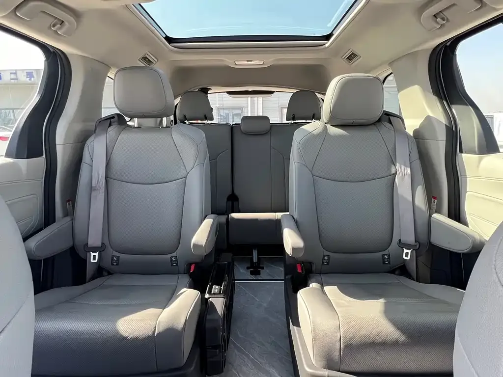 Toyota Granvia 2024 из CN, фото 10