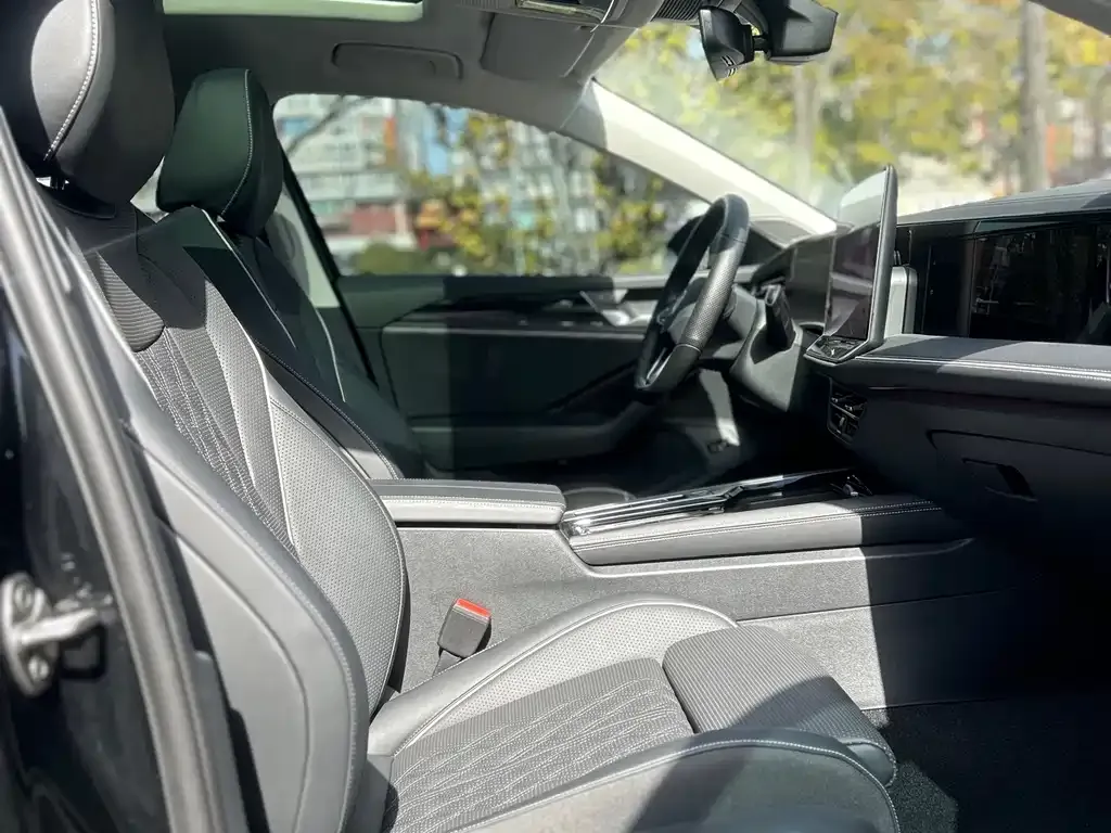 Volkswagen Magotan 2024 из CN, фото 10