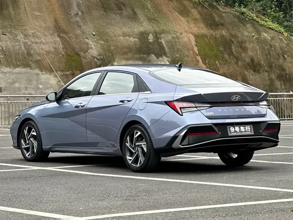 Hyundai Elantra — фото 10