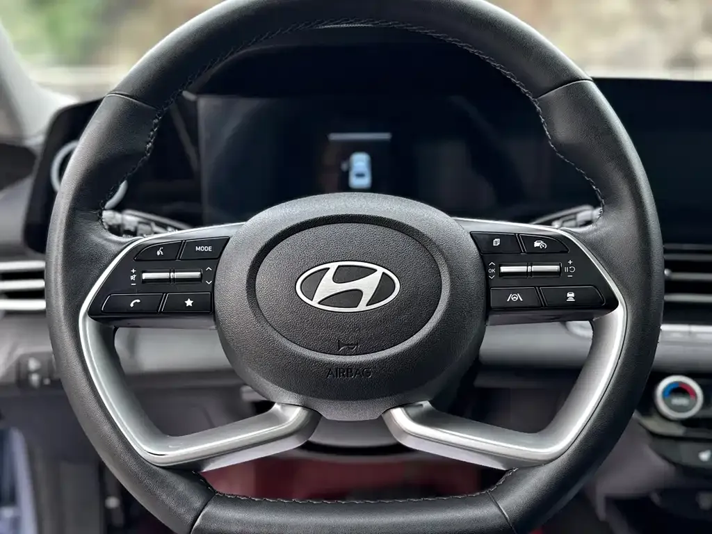 Hyundai Elantra — фото 6