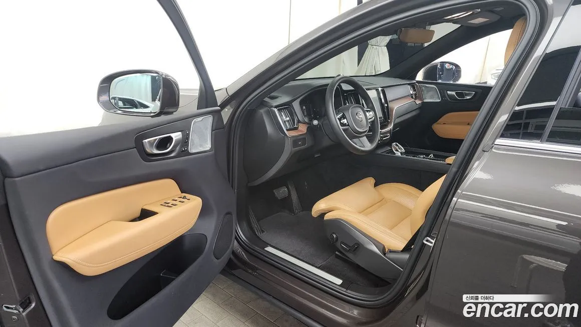 Volvo XC60 — фото 10