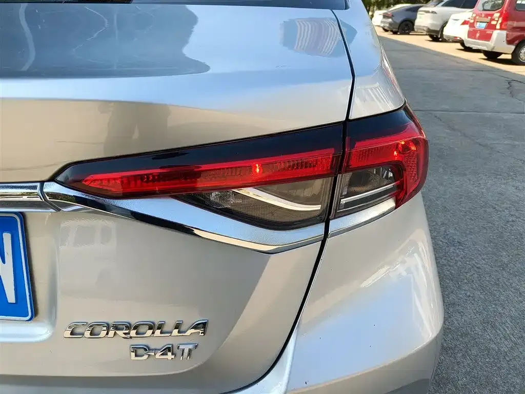 Toyota Corolla — фото 8