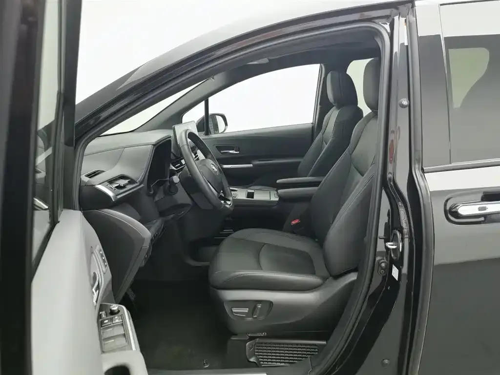 Toyota Granvia 2024 из CN, фото 10