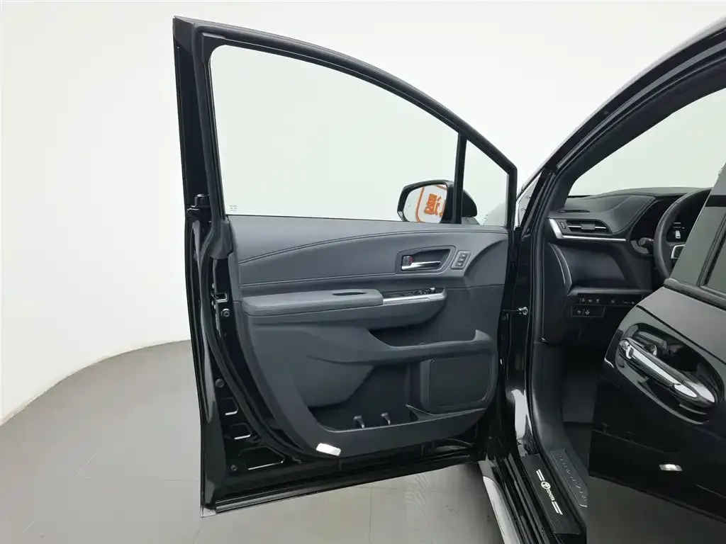 Toyota Granvia 2024 из CN, фото 8