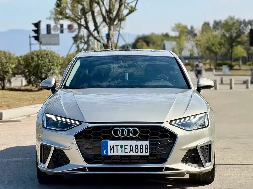 Audi A4L 2021 из CN, фото 2