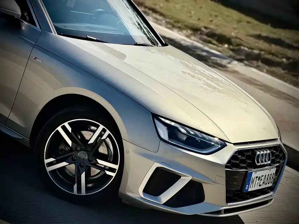 Audi A4L 2021 из CN, фото 4
