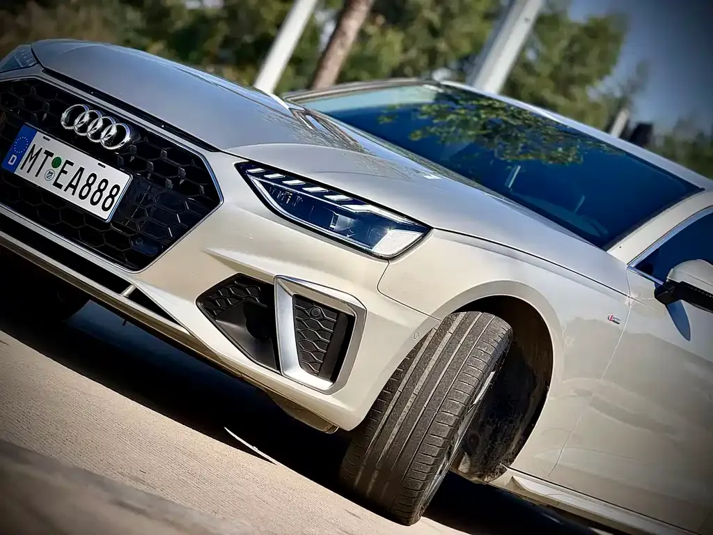Audi A4L 2021 из CN, фото 5