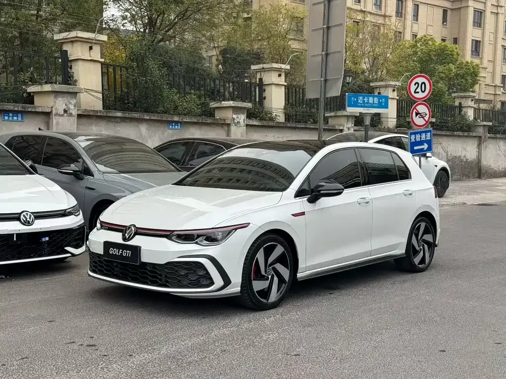 Volkswagen Golf GTI 2023 из CN, фото 1