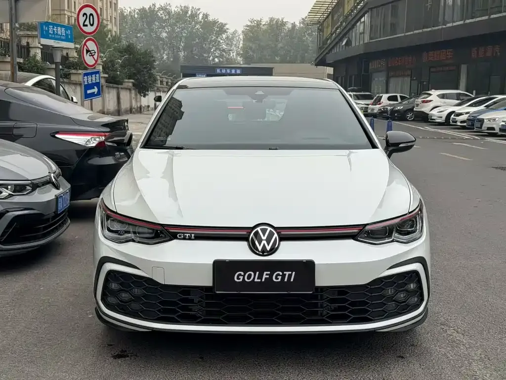 Volkswagen Golf GTI 2023 из CN, фото 2