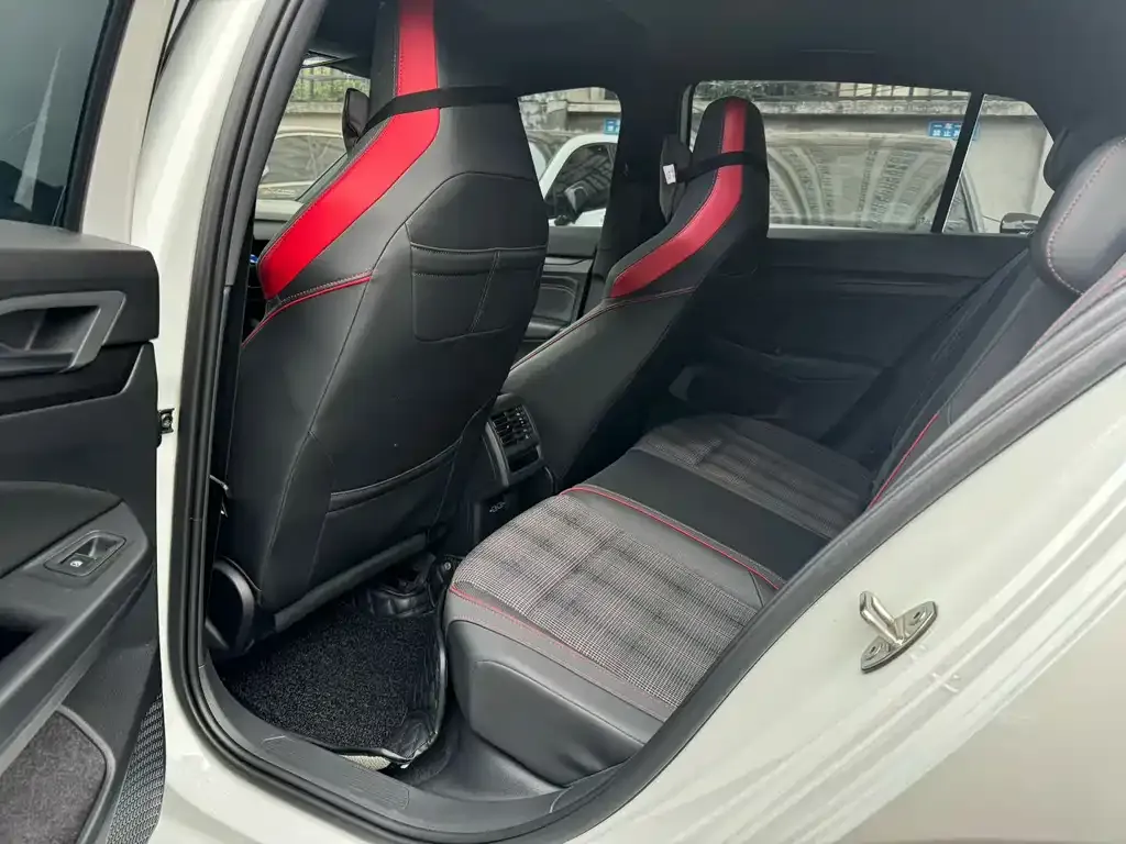 Volkswagen Golf GTI 2023 из CN, фото 6