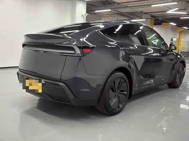 Tesla Model Y — фото 5