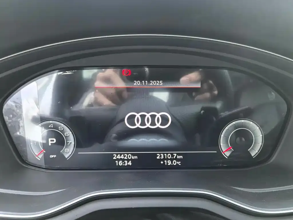 Audi A4L 2023 из CN, фото 3