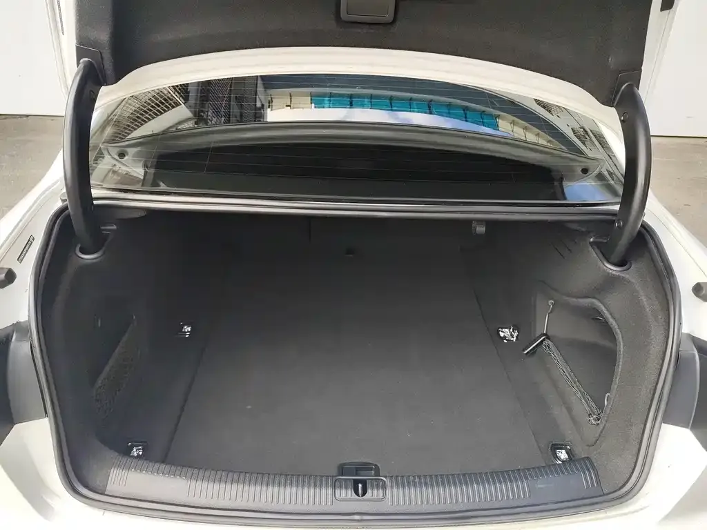 Audi A4L 2023 из CN, фото 8