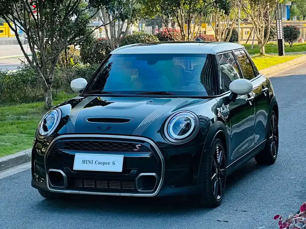 MINI Cooper (3-door) — фото 1