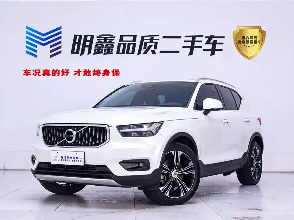 Volvo XC40 — фото 1