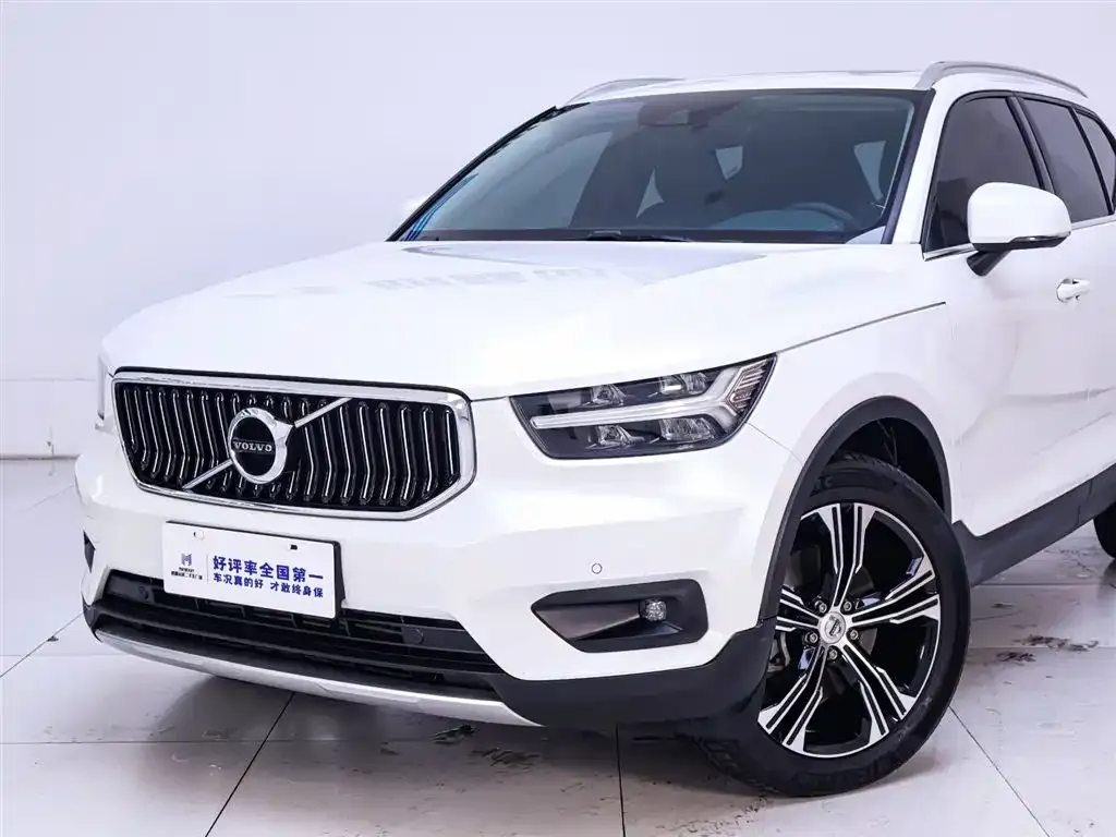 Volvo XC40 — фото 3