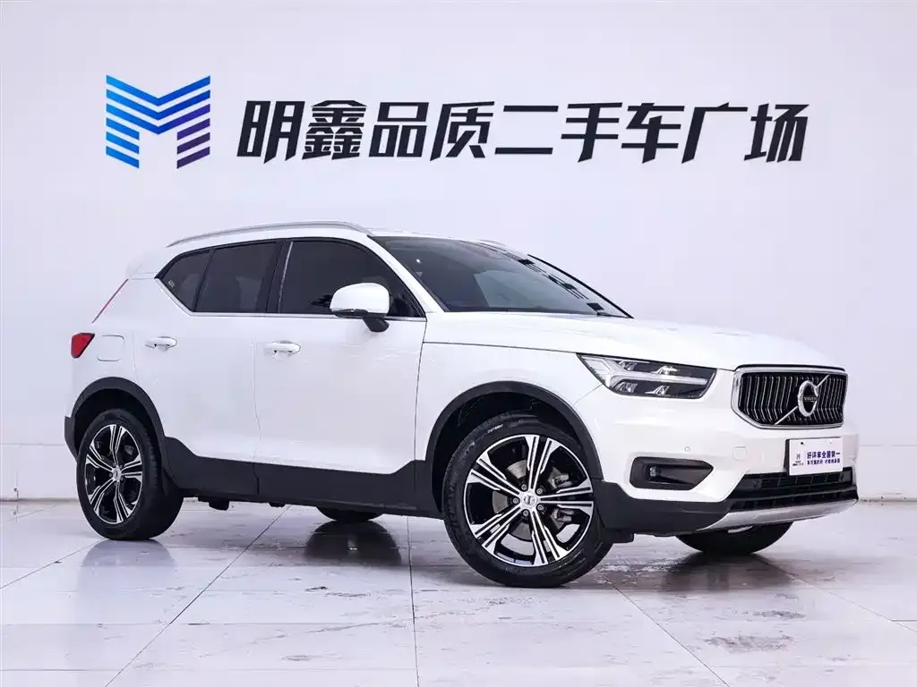 Volvo XC40 — фото 5