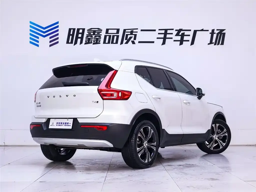Volvo XC40 — фото 7