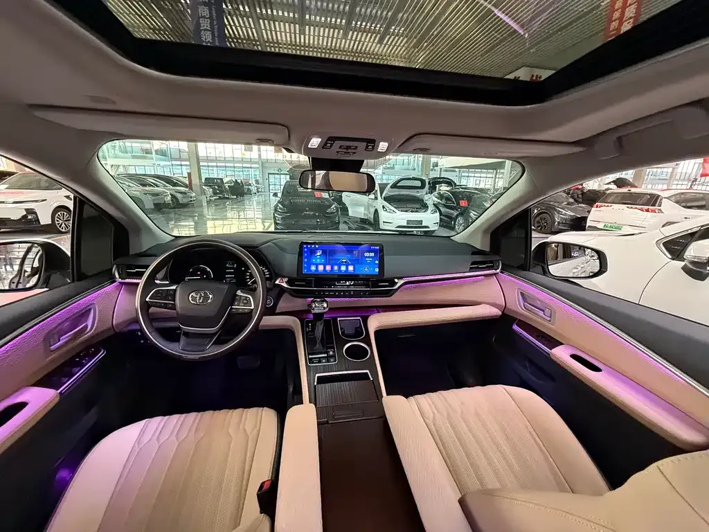 Toyota Sienna 2025 из CN, фото 2