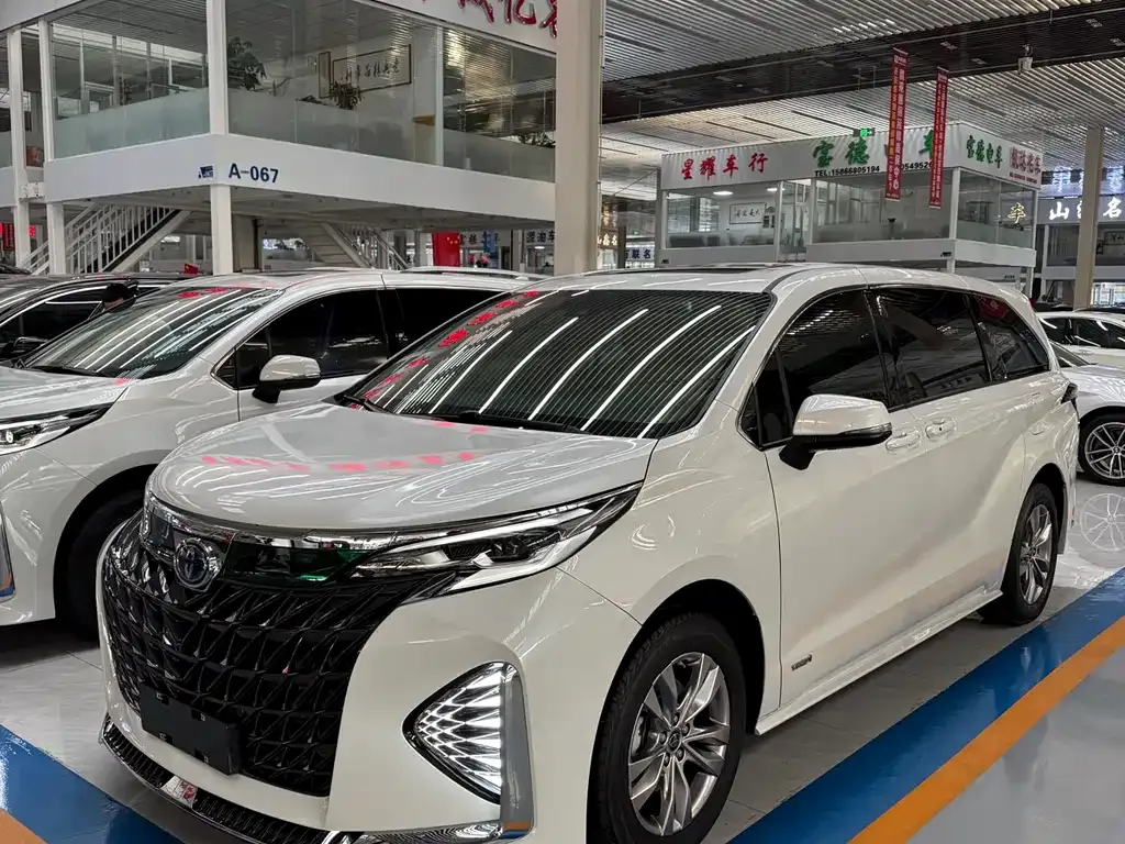 Toyota Sienna 2025 из CN, фото 3