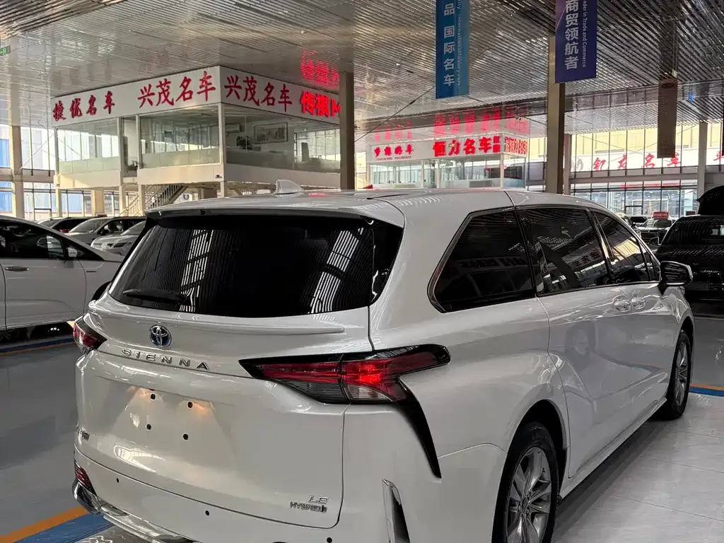 Toyota Sienna 2025 из CN, фото 9