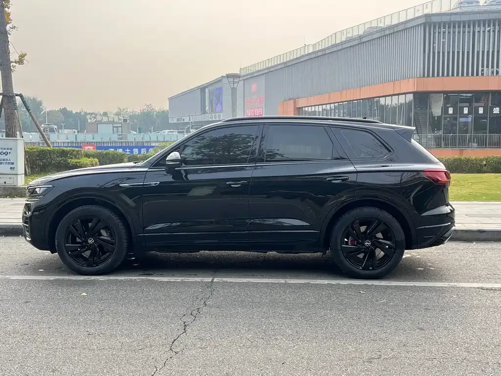 Volkswagen Touareg 2023 из CN, фото 7