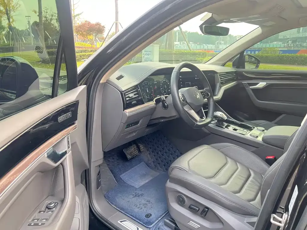 Volkswagen Touareg 2023 из CN, фото 9