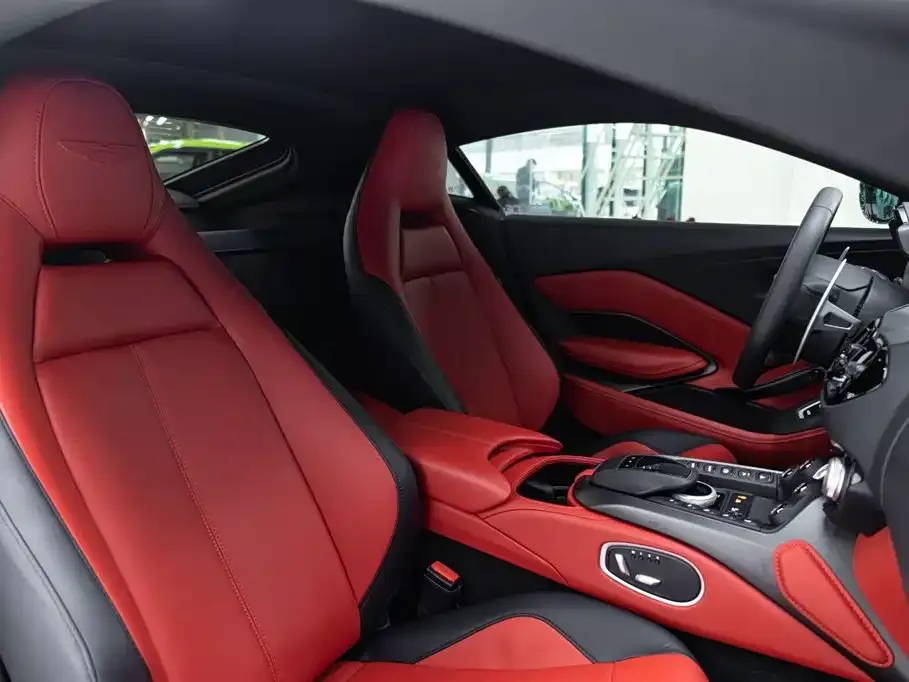 Aston Martin V8 Vantage 2022 из CN, фото 10