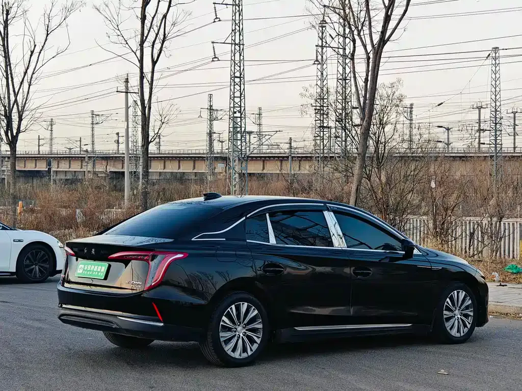 Hongqi E-QM5 — фото 6